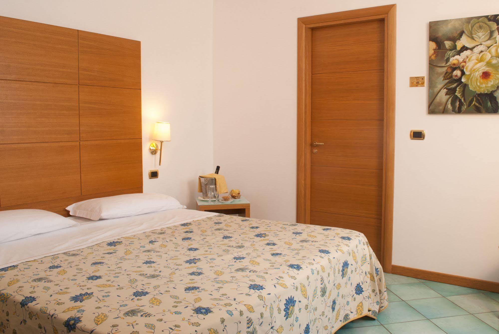 City Hotel Casoria Eksteriør billede