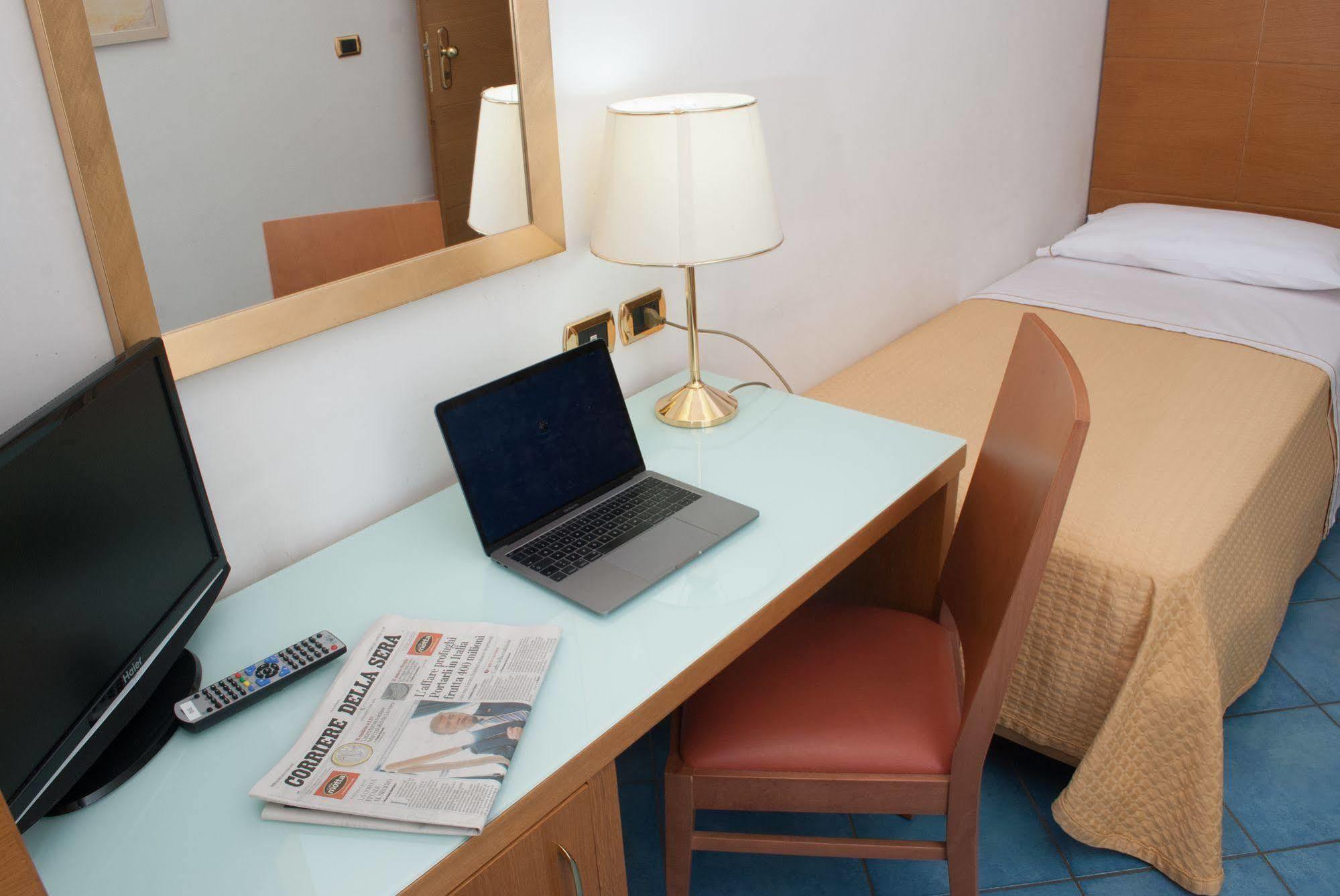 City Hotel Casoria Eksteriør billede