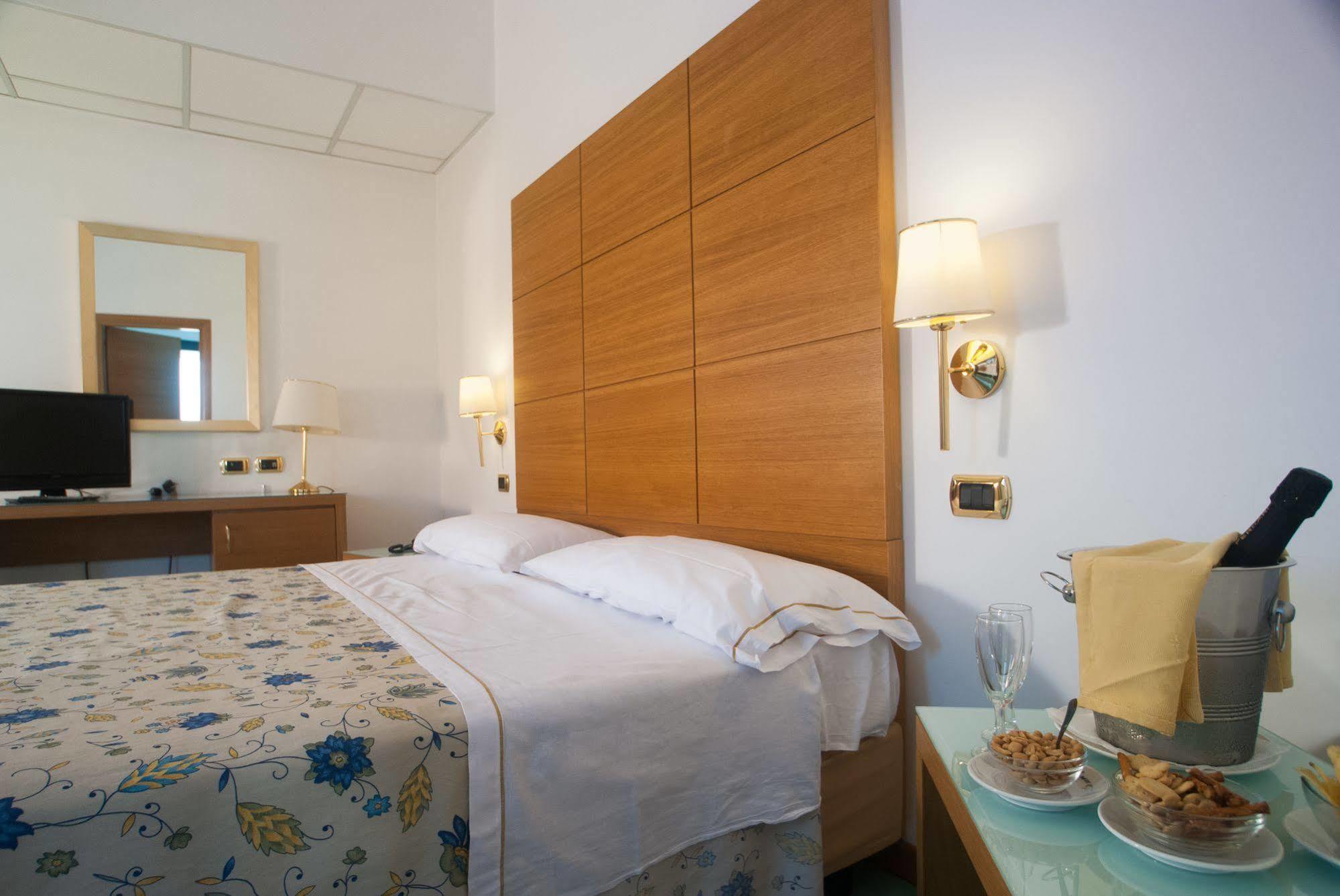 City Hotel Casoria Eksteriør billede